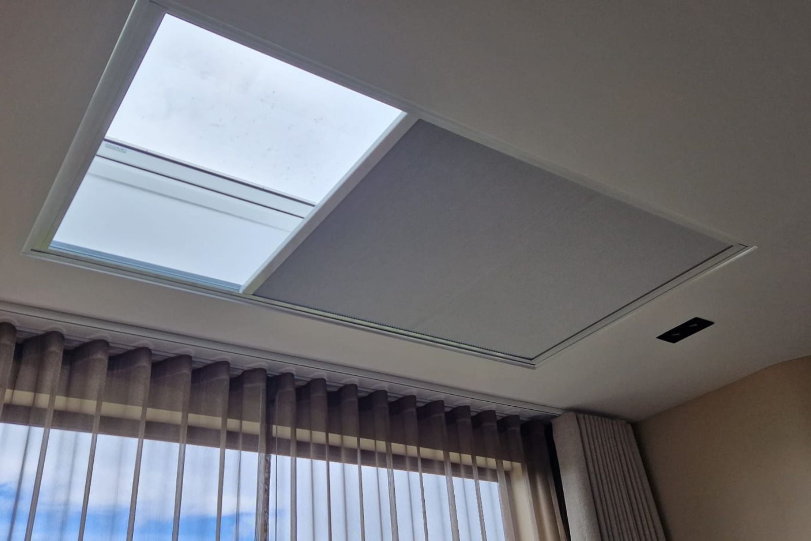 rooflight-blinds-shades-for-flat-roof-light-rooflight-factory-gallery-image4