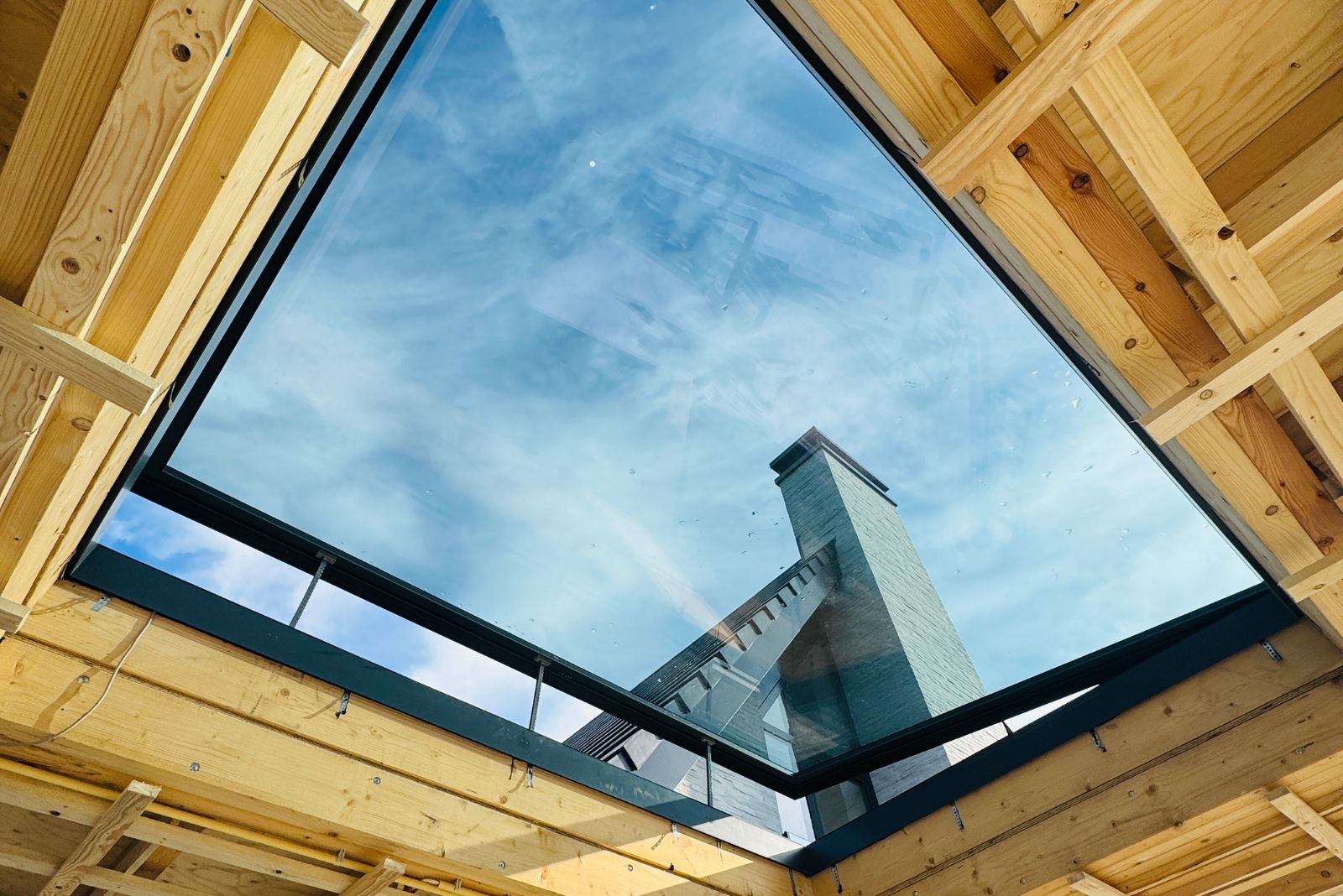 electric-opening-flat-roof-windows-opening-rooflights-gallery2-image-rooflight-factory